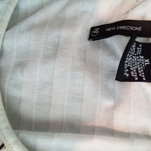 New Directions White with Black Trim Ruffle Size XL - Picture 5 of 7